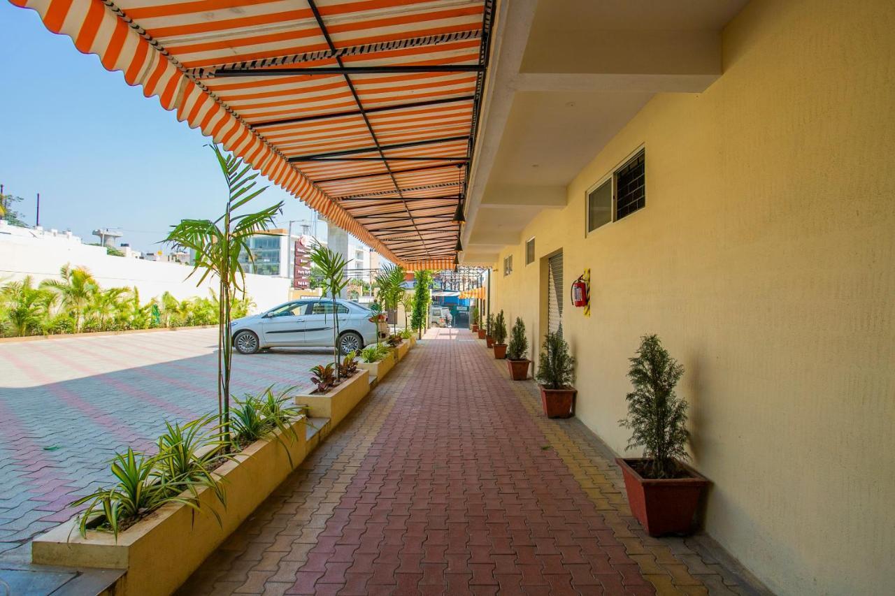 Oyo 22837 Chairmen'S Hotel Bangalore Dış mekan fotoğraf